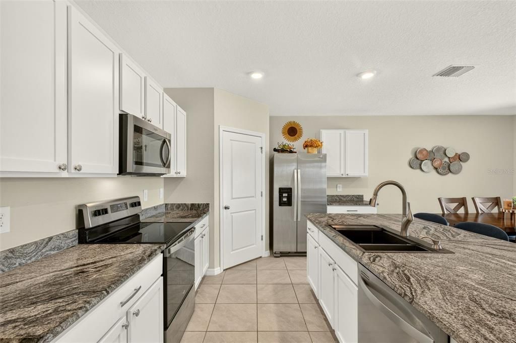For Sale: $579,900 (4 beds, 2 baths, 1827 Square Feet)