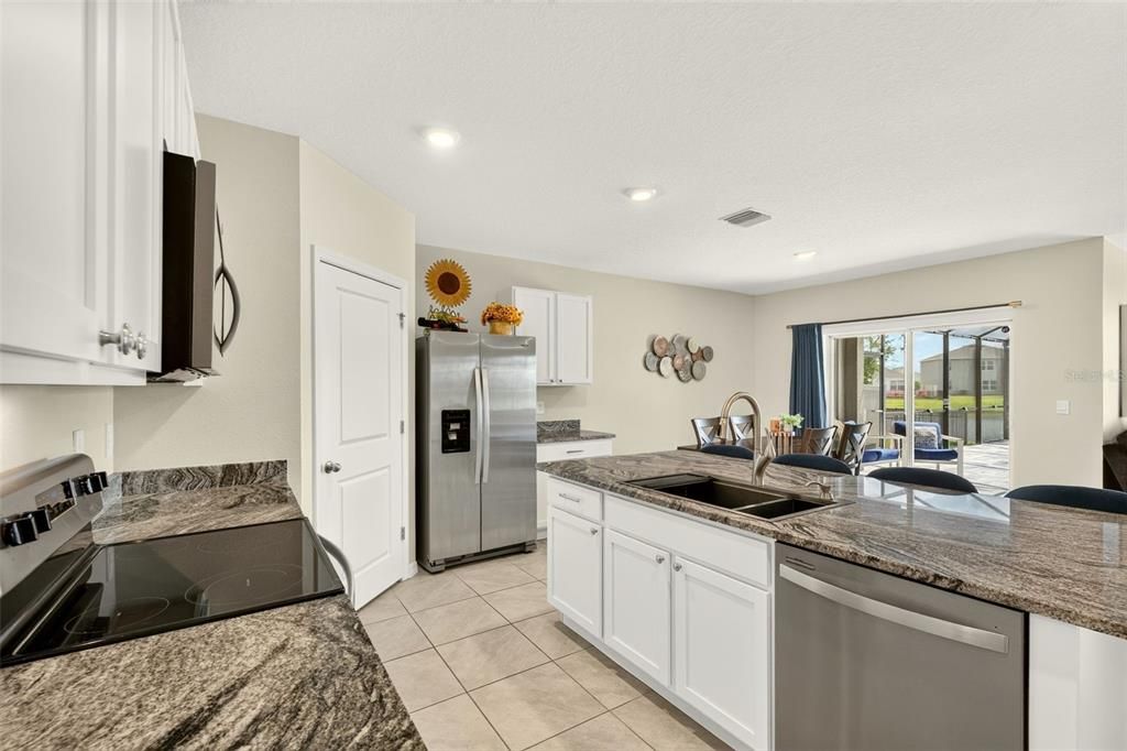 For Sale: $579,900 (4 beds, 2 baths, 1827 Square Feet)