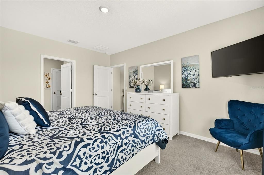 For Sale: $579,900 (4 beds, 2 baths, 1827 Square Feet)