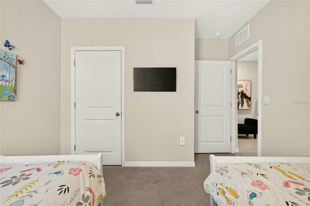 For Sale: $579,900 (4 beds, 2 baths, 1827 Square Feet)