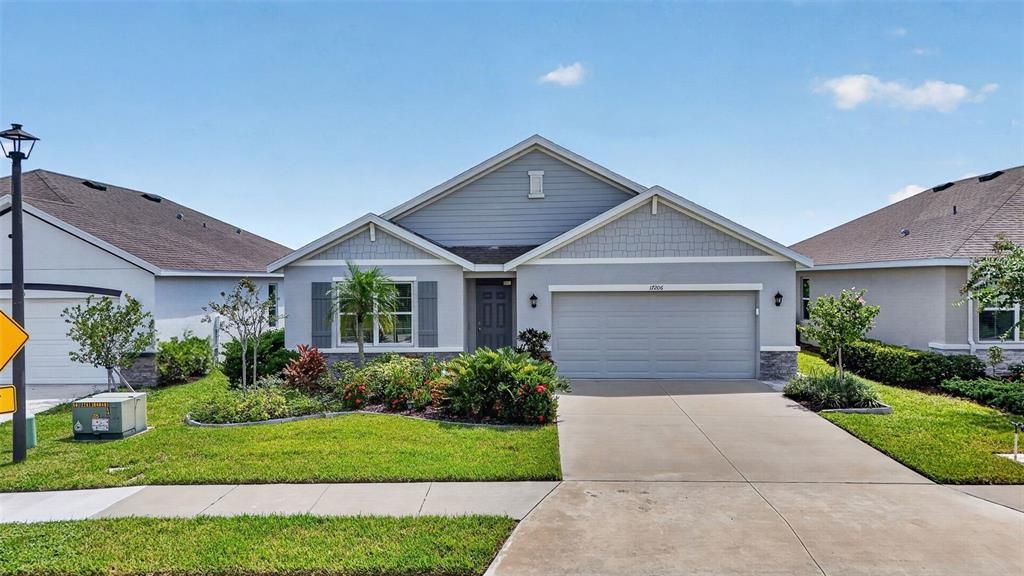 For Sale: $579,900 (4 beds, 2 baths, 1827 Square Feet)