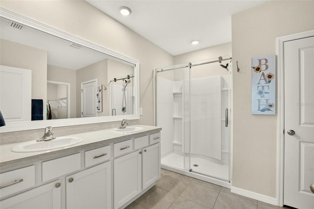 For Sale: $579,900 (4 beds, 2 baths, 1827 Square Feet)