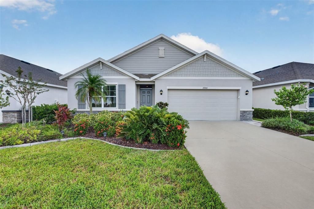 For Sale: $579,900 (4 beds, 2 baths, 1827 Square Feet)