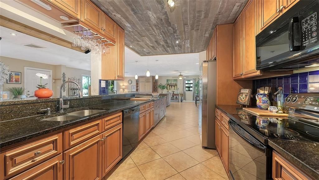 На продажу: $590,000 (3 спален, 2 ванн, 2425 Квадратных фут)