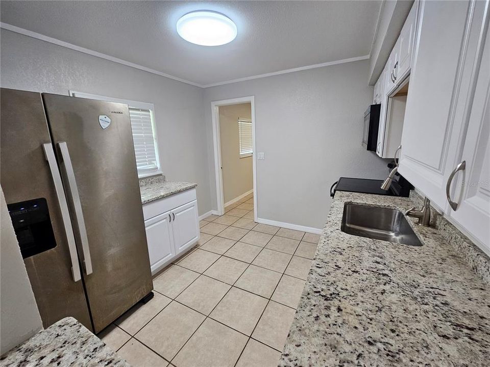 В аренду: $1,400 (3 спален, 1 ванн, 1044 Квадратных фут)