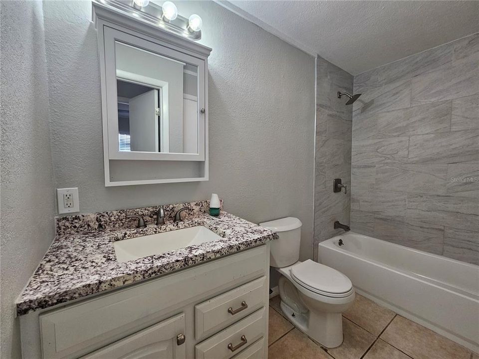 В аренду: $1,400 (3 спален, 1 ванн, 1044 Квадратных фут)