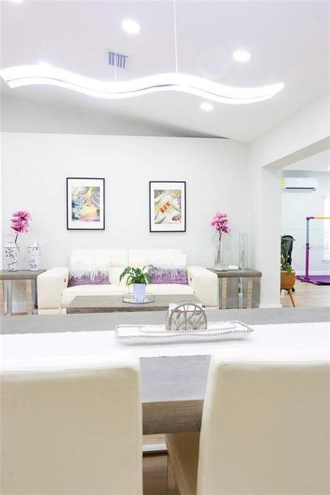 For Rent: $2,500 (2 beds, 2 baths, 1252 Square Feet)