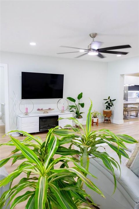 For Rent: $2,500 (2 beds, 2 baths, 1252 Square Feet)