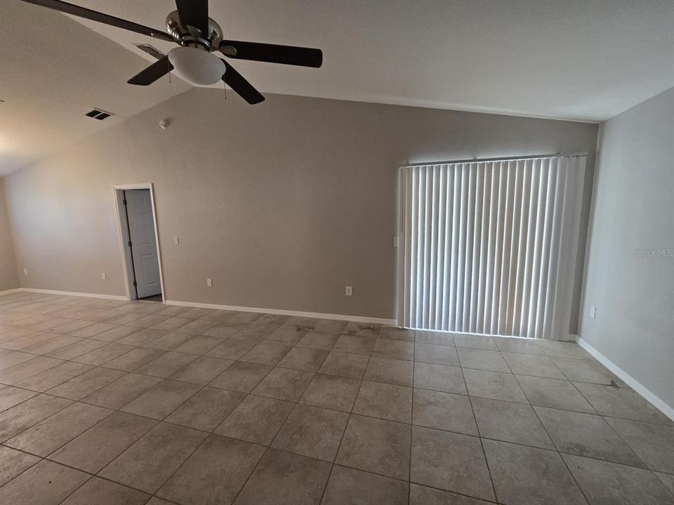 For Rent: $1,850 (4 beds, 2 baths, 1600 Square Feet)