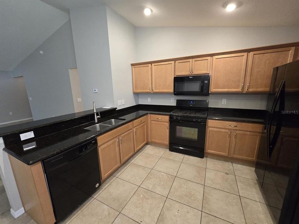 For Rent: $1,850 (4 beds, 2 baths, 1600 Square Feet)