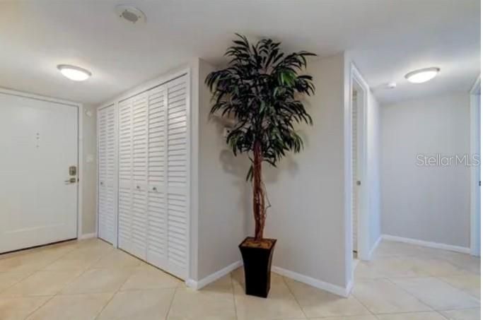 For Rent: $2,999 (2 beds, 2 baths, 1240 Square Feet)