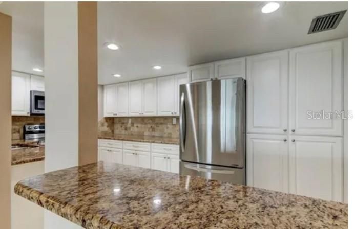 For Rent: $2,999 (2 beds, 2 baths, 1240 Square Feet)