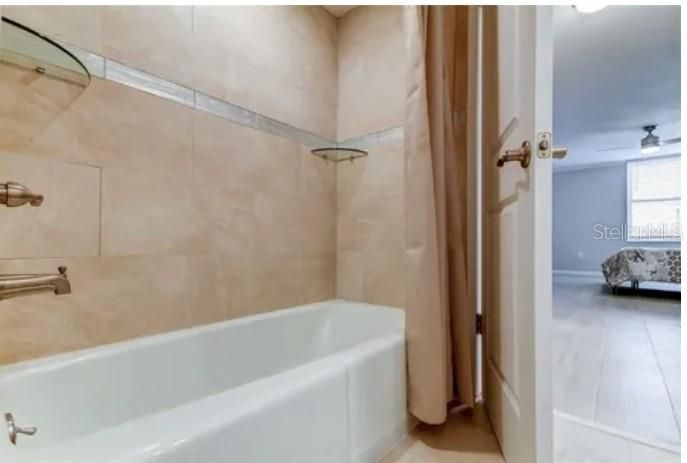 For Rent: $2,999 (2 beds, 2 baths, 1240 Square Feet)
