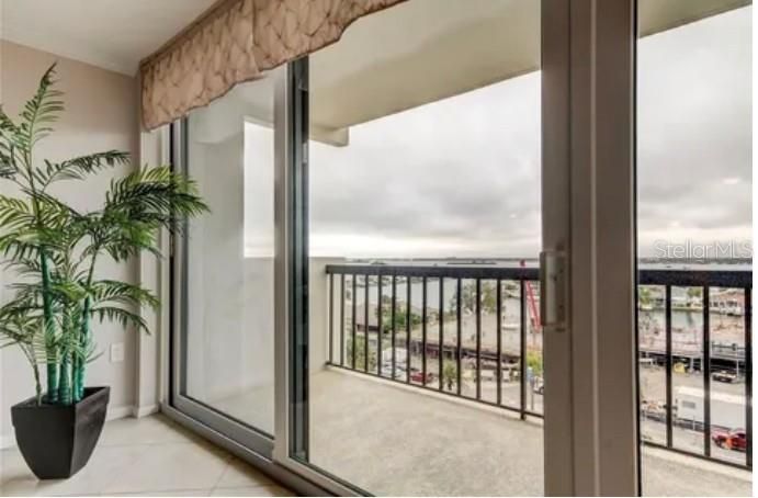 For Rent: $2,999 (2 beds, 2 baths, 1240 Square Feet)