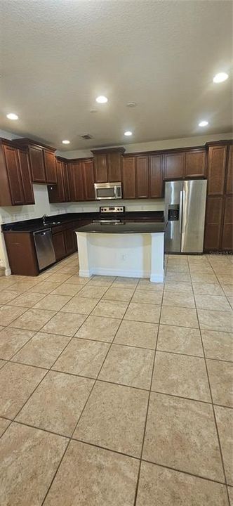 For Rent: $2,400 (3 beds, 2 baths, 1639 Square Feet)