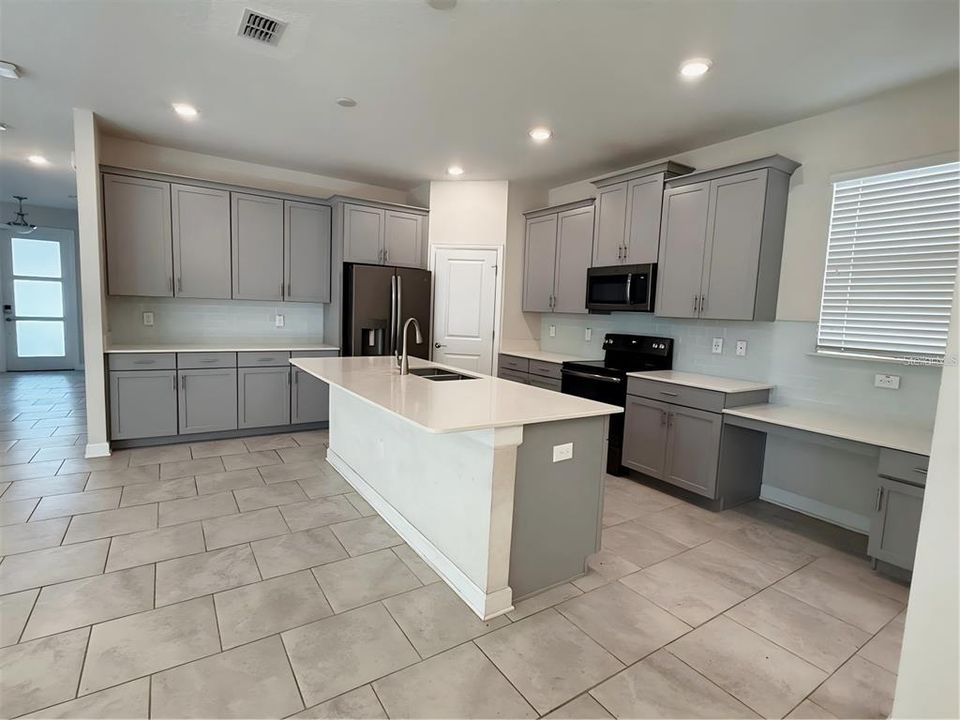 For Rent: $3,250 (5 beds, 3 baths, 2638 Square Feet)