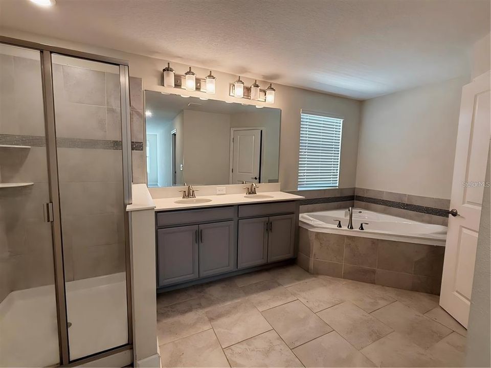 For Rent: $3,250 (5 beds, 3 baths, 2638 Square Feet)