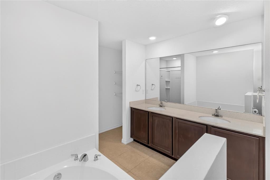 На продажу: $359,999 (4 спален, 2 ванн, 1875 Квадратных фут)