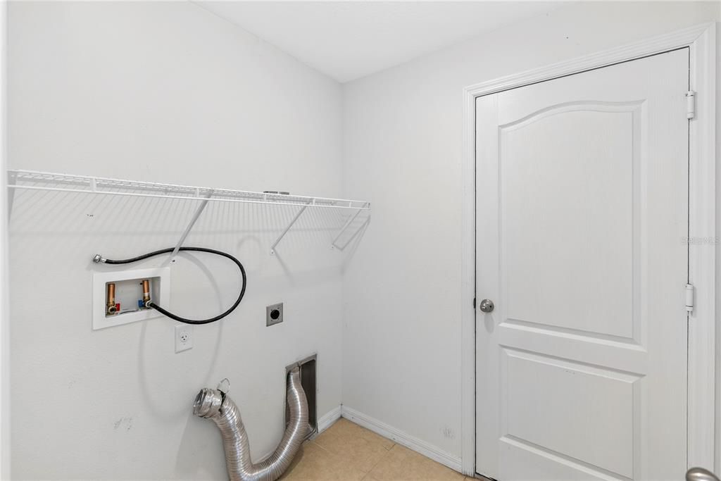 На продажу: $359,999 (4 спален, 2 ванн, 1875 Квадратных фут)