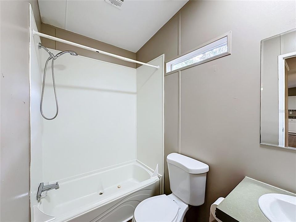 En Venta: $195,000 (3 camas, 2 baños, 1296 Pies cuadrados)
