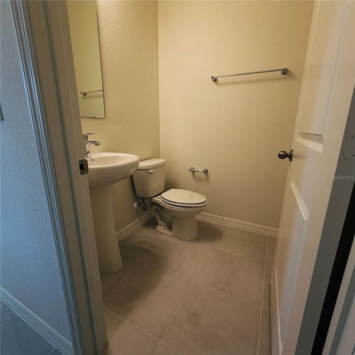 For Rent: $1,950 (4 beds, 2 baths, 2107 Square Feet)