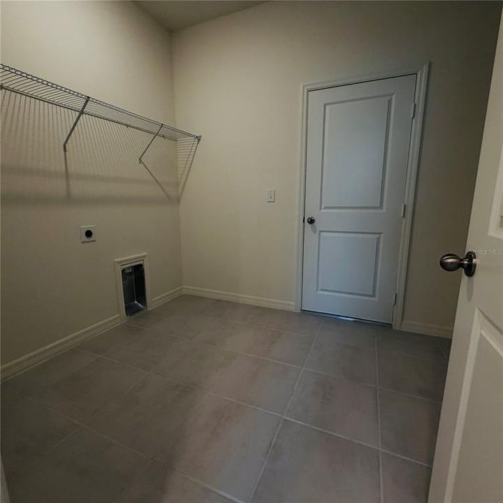 For Rent: $1,950 (4 beds, 2 baths, 2107 Square Feet)