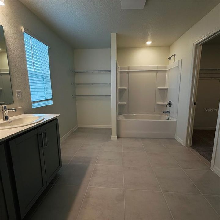 For Rent: $1,950 (4 beds, 2 baths, 2107 Square Feet)