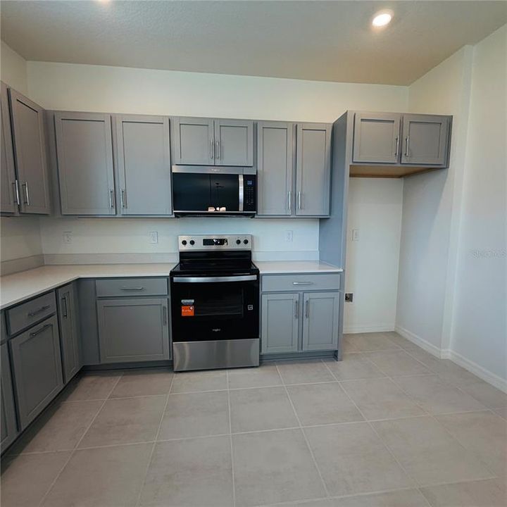 For Rent: $1,950 (4 beds, 2 baths, 2107 Square Feet)