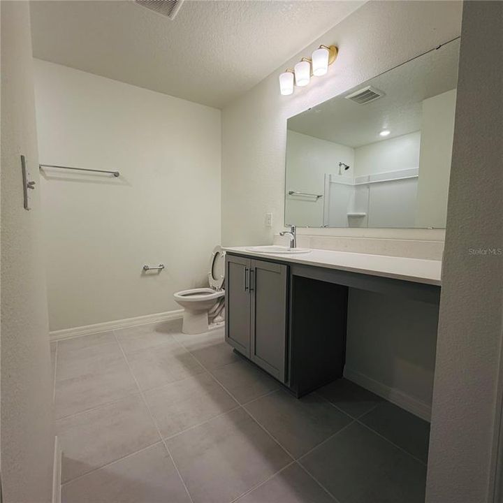 For Rent: $1,950 (4 beds, 2 baths, 2107 Square Feet)