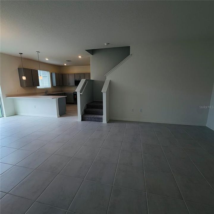 For Rent: $1,950 (4 beds, 2 baths, 2107 Square Feet)
