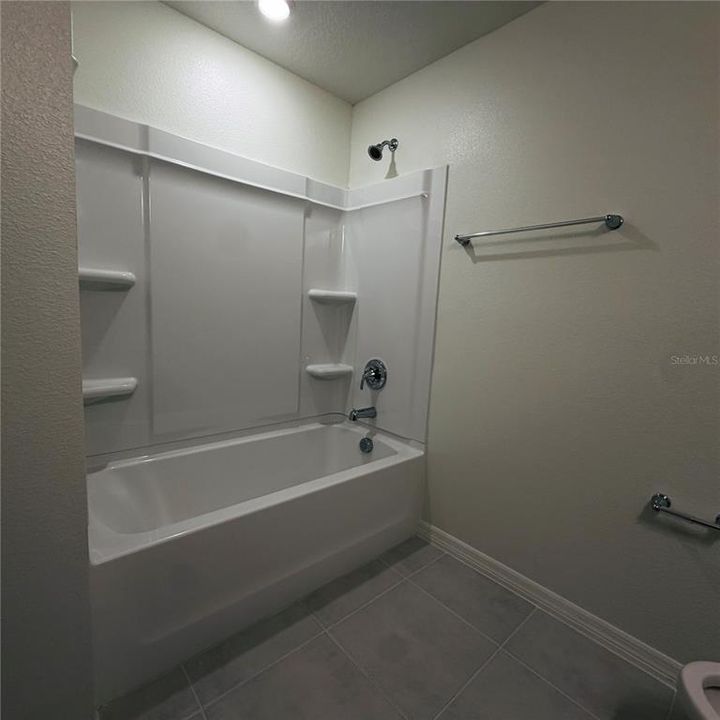For Rent: $1,950 (4 beds, 2 baths, 2107 Square Feet)