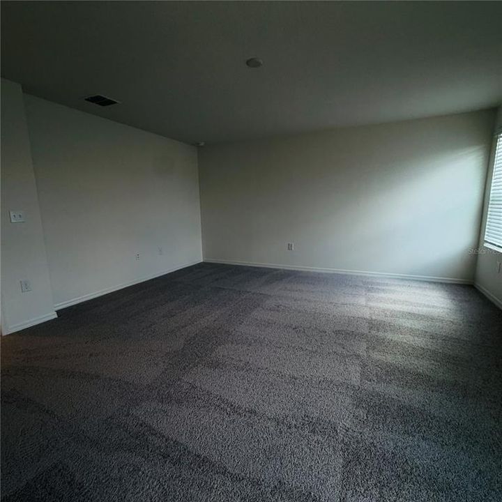 For Rent: $1,950 (4 beds, 2 baths, 2107 Square Feet)