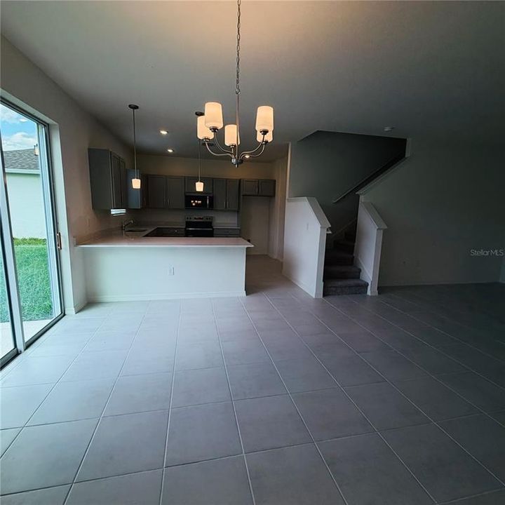For Rent: $1,950 (4 beds, 2 baths, 2107 Square Feet)