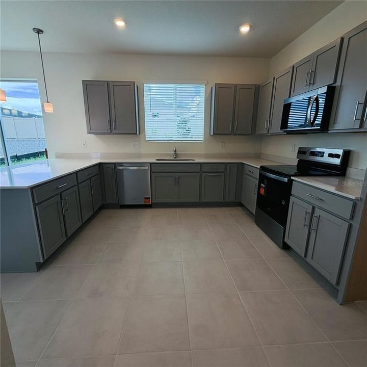 For Rent: $1,950 (4 beds, 2 baths, 2107 Square Feet)