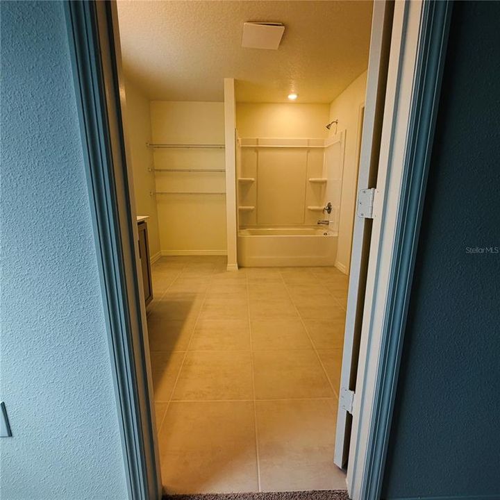 For Rent: $1,950 (4 beds, 2 baths, 2107 Square Feet)