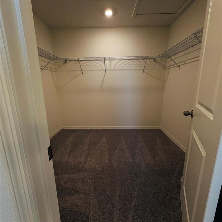 For Rent: $1,950 (4 beds, 2 baths, 2107 Square Feet)