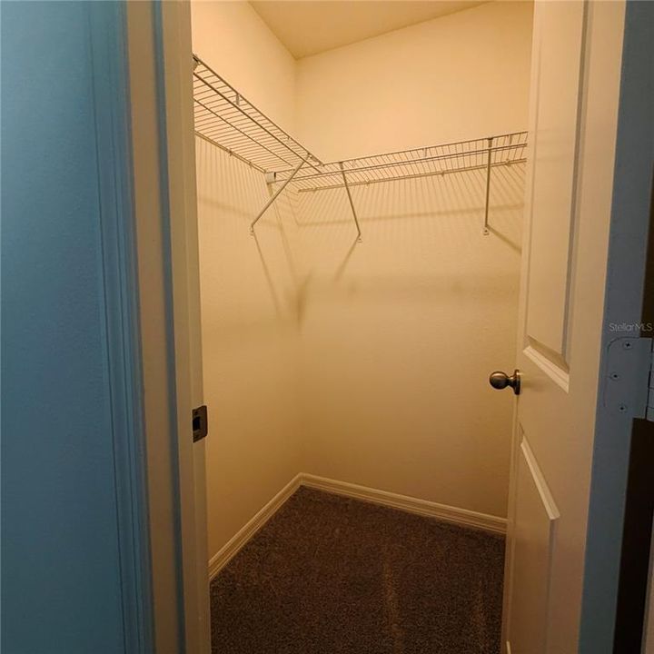 For Rent: $1,950 (4 beds, 2 baths, 2107 Square Feet)