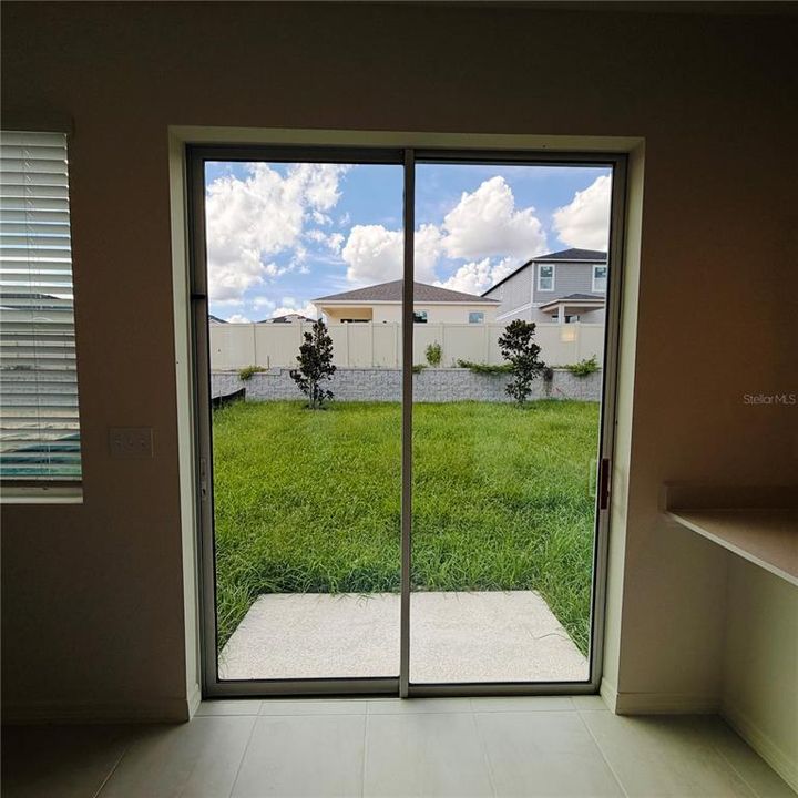 For Rent: $1,950 (4 beds, 2 baths, 2107 Square Feet)