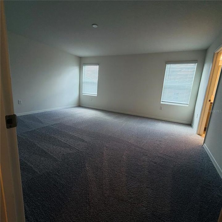 For Rent: $1,950 (4 beds, 2 baths, 2107 Square Feet)