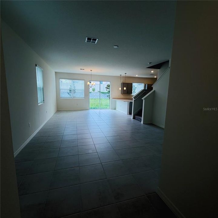 For Rent: $1,950 (4 beds, 2 baths, 2107 Square Feet)