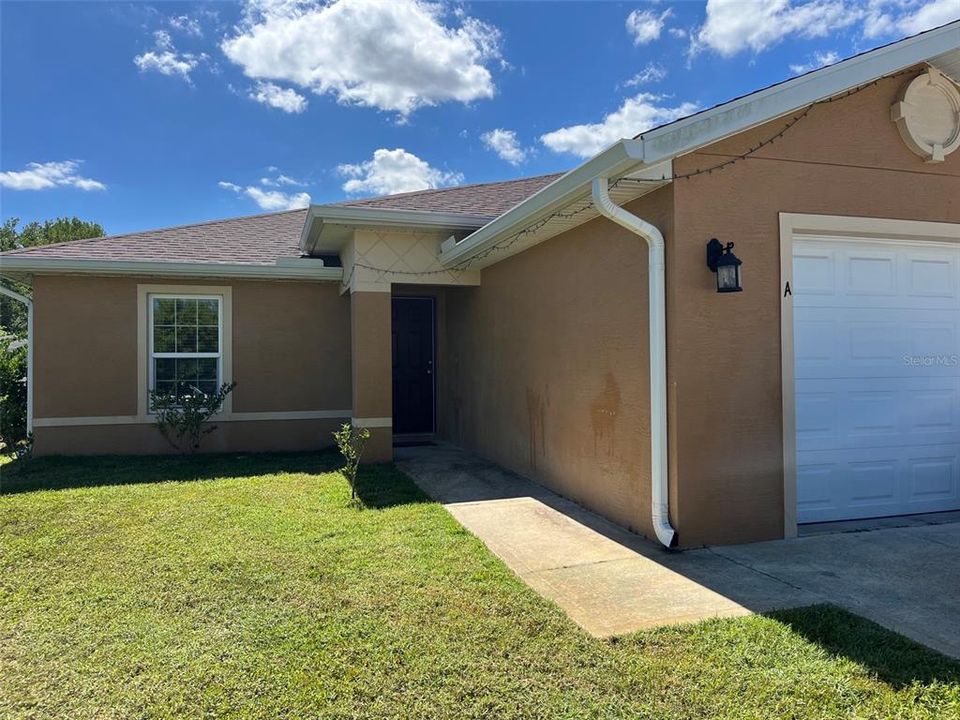 For Rent: $1,700 (3 beds, 2 baths, 1211 Square Feet)