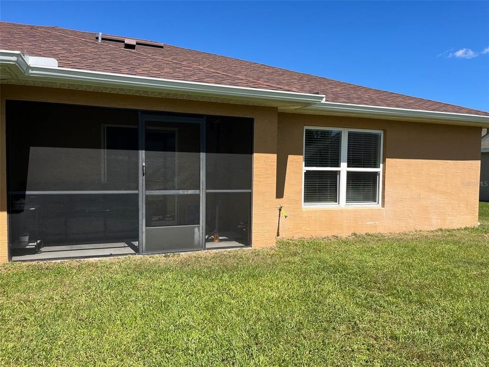 For Rent: $1,700 (3 beds, 2 baths, 1211 Square Feet)