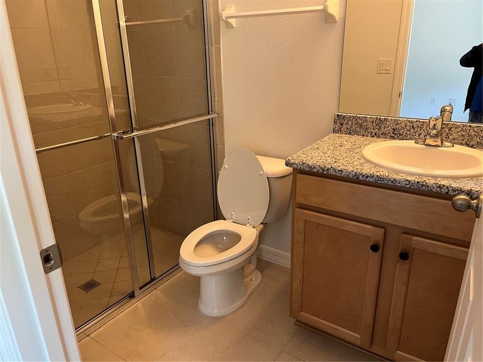 For Rent: $1,700 (3 beds, 2 baths, 1211 Square Feet)