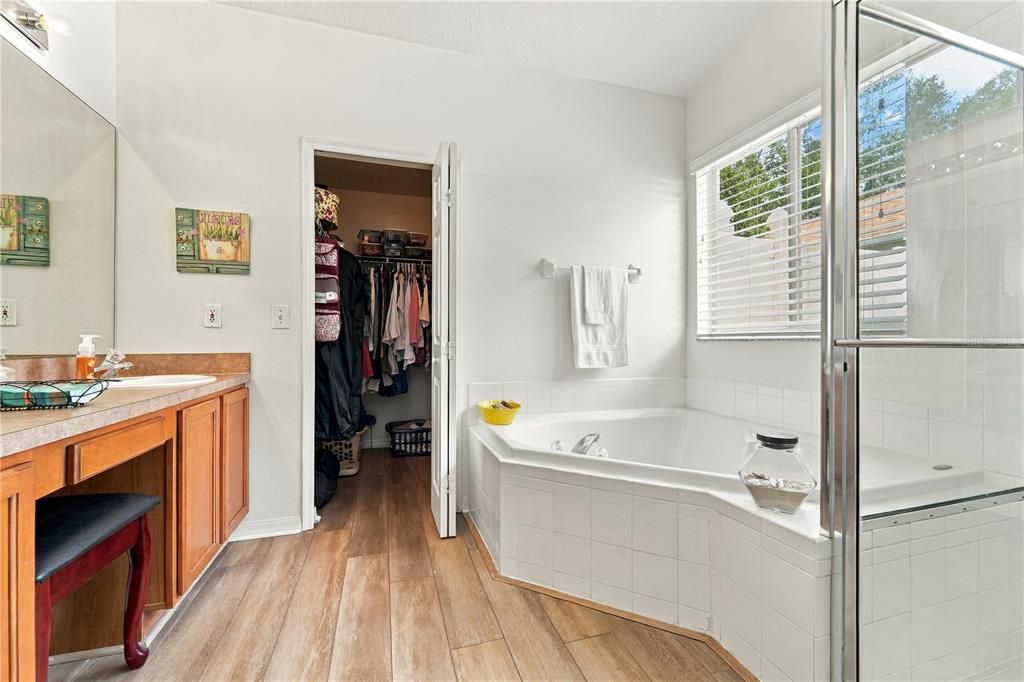 For Sale: $397,500 (3 beds, 2 baths, 1742 Square Feet)