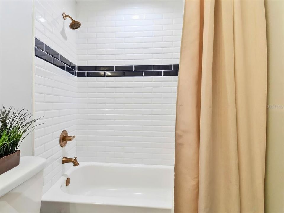 En Venta: $274,000 (2 camas, 2 baños, 1094 Pies cuadrados)