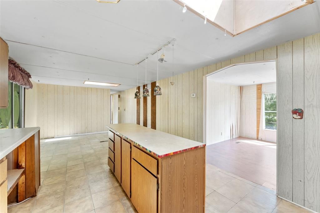 For Sale: $150,000 (4 beds, 2 baths, 1584 Square Feet)