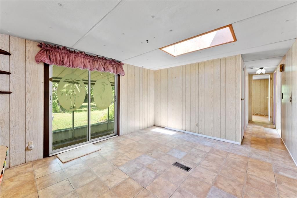 For Sale: $150,000 (4 beds, 2 baths, 1584 Square Feet)