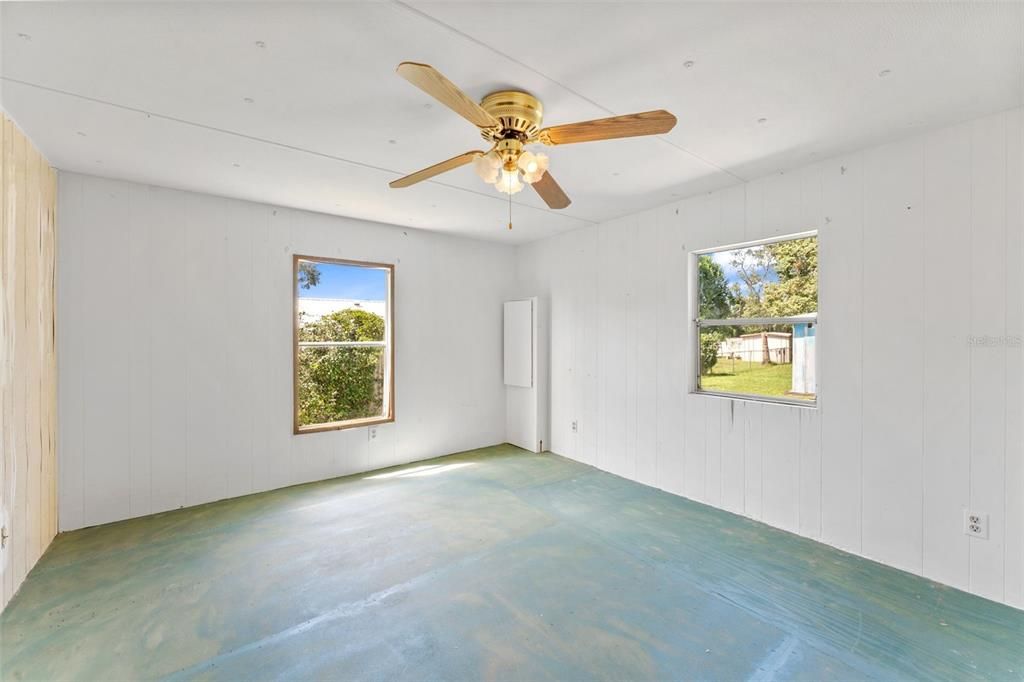 For Sale: $150,000 (4 beds, 2 baths, 1584 Square Feet)