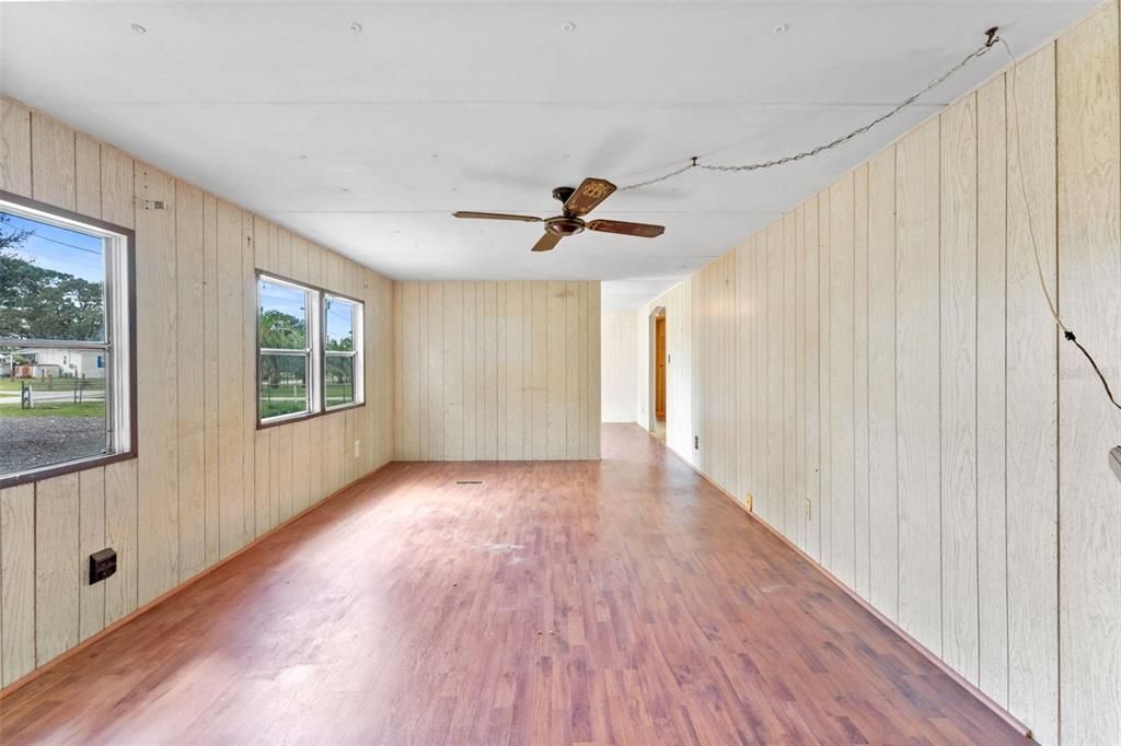 For Sale: $150,000 (4 beds, 2 baths, 1584 Square Feet)