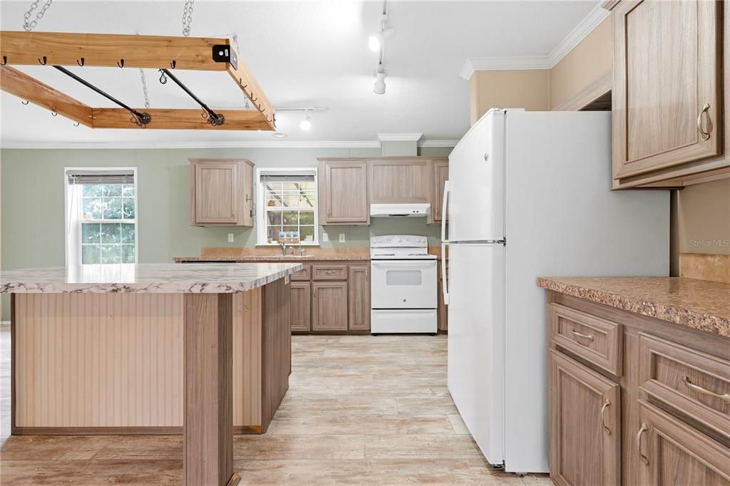 En Venta: $249,999 (4 camas, 2 baños, 1568 Pies cuadrados)